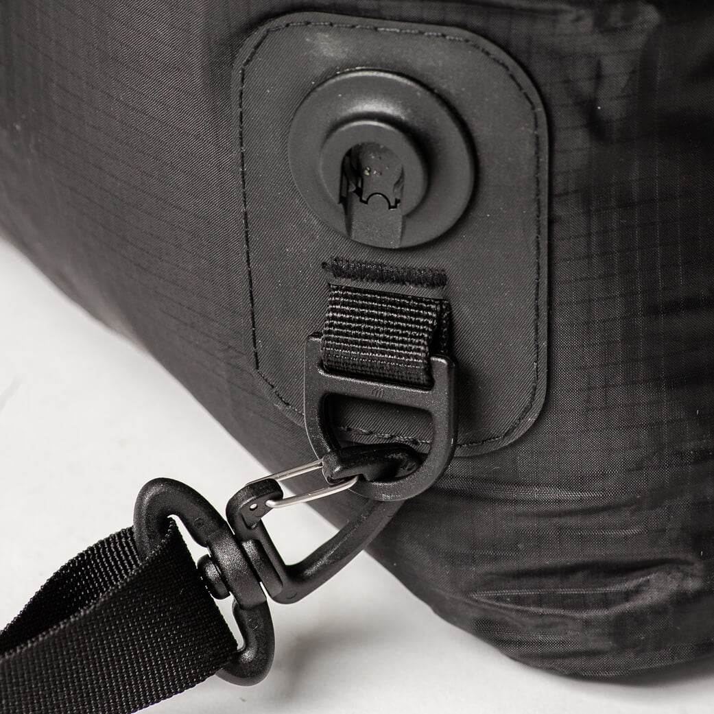 clip for the shoulder strap on no sugar dry bag